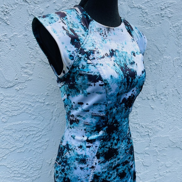 YIGAL AZROUEL NYC USA-MADE "4" DRESS Blues & Black Abstract Cap sleeve Flare hem - Picture 2 of 6